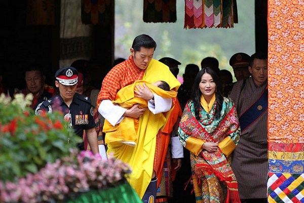 Bhutan: Chùm ảnh lễ Khai tâm đặt tên Hoàng tử theo nghi thức Phật Giáo