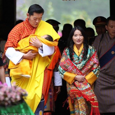 Bhutan: Chùm ảnh lễ Khai tâm đặt tên Hoàng tử theo nghi thức Phật Giáo