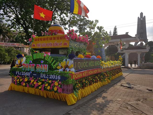 Chùm ảnh Phật giáo Thái Nguyên diễu hành xe hoa chào mừng khánh đản PL 2560- DL 2016