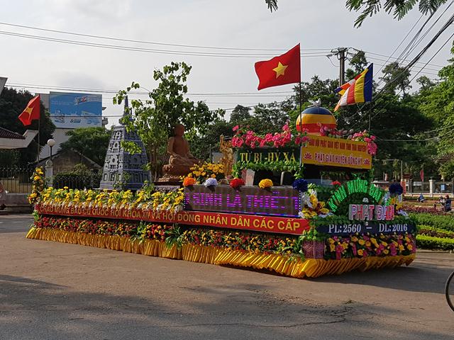 Chùm ảnh Phật giáo Thái Nguyên diễu hành xe hoa chào mừng khánh đản PL 2560- DL 2016