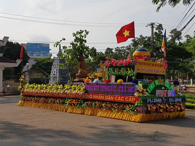 Chùm ảnh Phật giáo Thái Nguyên diễu hành xe hoa chào mừng khánh đản PL 2560- DL 2016