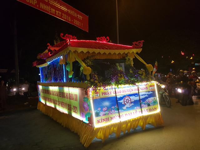 Chùm ảnh Phật giáo Thái Nguyên diễu hành xe hoa chào mừng khánh đản PL 2560- DL 2016