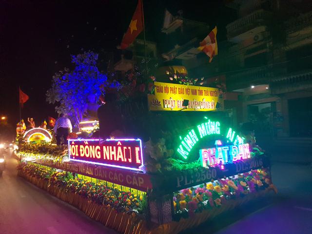 Chùm ảnh Phật giáo Thái Nguyên diễu hành xe hoa chào mừng khánh đản PL 2560- DL 2016