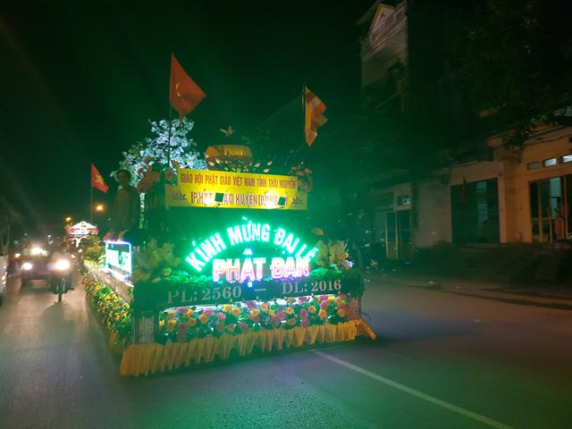 Chùm ảnh Phật giáo Thái Nguyên diễu hành xe hoa chào mừng khánh đản PL 2560- DL 2016