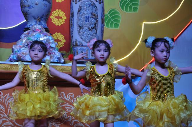 Hà Nội: Đêm văn nghệ mừng ngày Quốc tế thiếu nhi tại chùa Bằng