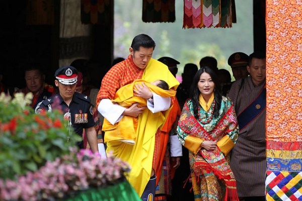 Bhutan: Chùm ảnh lễ Khai tâm đặt tên Hoàng tử theo nghi thức Phật Giáo