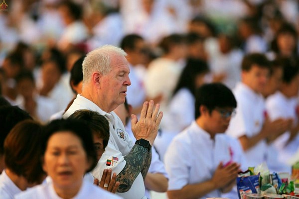 Thái Lan: Chùm ảnh 100 nghìn vị Tăng khất thực tại Tu viện Dhammakaya