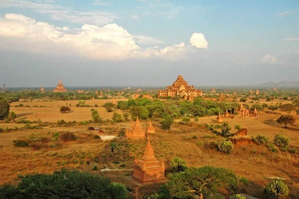 Myanmar: Chùm ảnh Ngôi Cổ tự Shwesantaw đầy quyến rũ khi ánh bình minh tỏa rạng