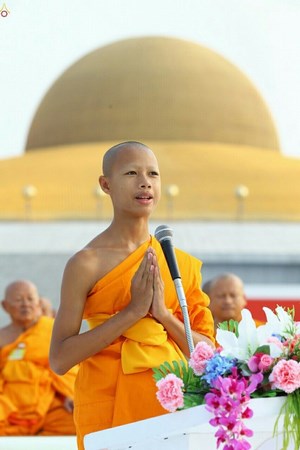 Thái Lan: Chùm ảnh 100 nghìn vị Tăng khất thực tại Tu viện Dhammakaya