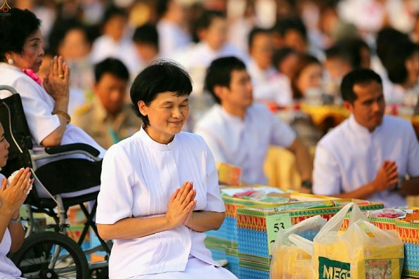 Thái Lan: Chùm ảnh 100 nghìn vị Tăng khất thực tại Tu viện Dhammakaya