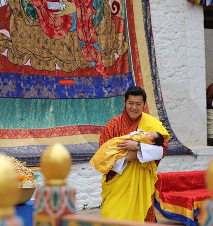 Bhutan: Chùm ảnh lễ Khai tâm đặt tên Hoàng tử theo nghi thức Phật Giáo