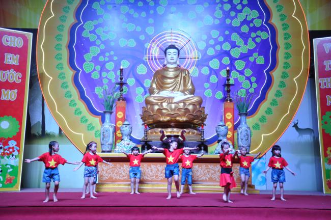 Hà Nội: Đêm văn nghệ mừng ngày Quốc tế thiếu nhi tại chùa Bằng