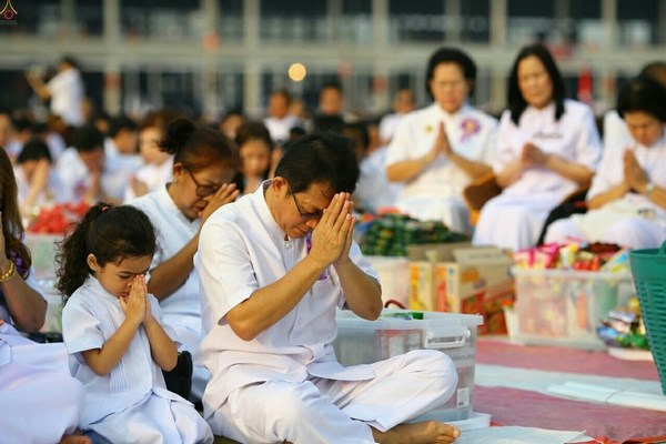 Thái Lan: Chùm ảnh 100 nghìn vị Tăng khất thực tại Tu viện Dhammakaya