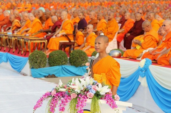 Thái Lan: Chùm ảnh 100 nghìn vị Tăng khất thực tại Tu viện Dhammakaya