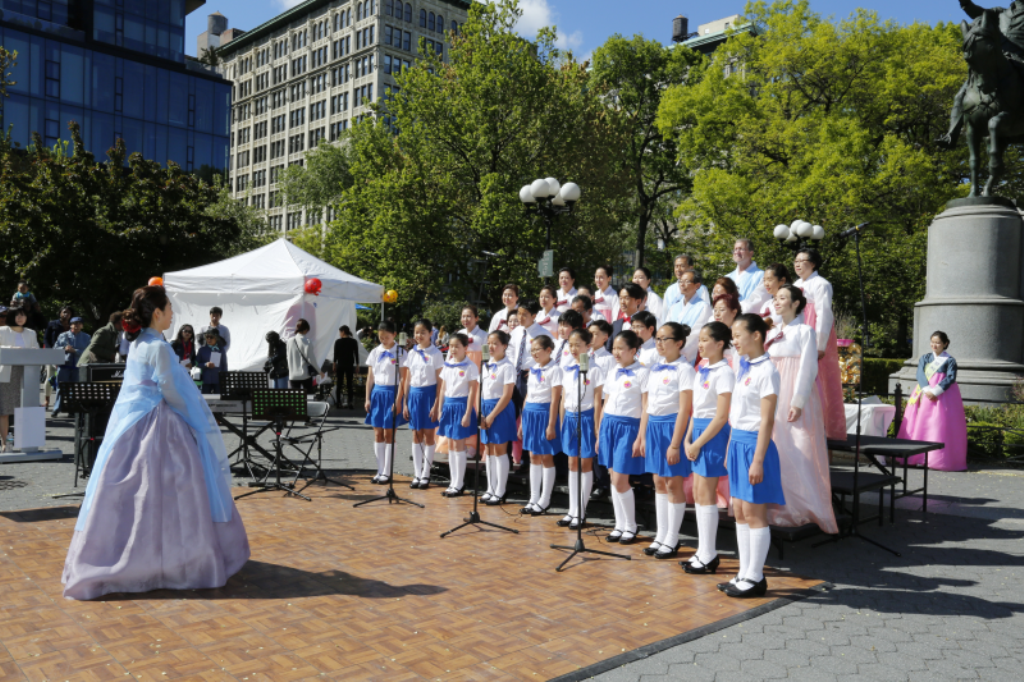 Hoa Kỳ: Thiền phái Tào Khê, Korea kính mừng Phật đản tại Manhattan, New York