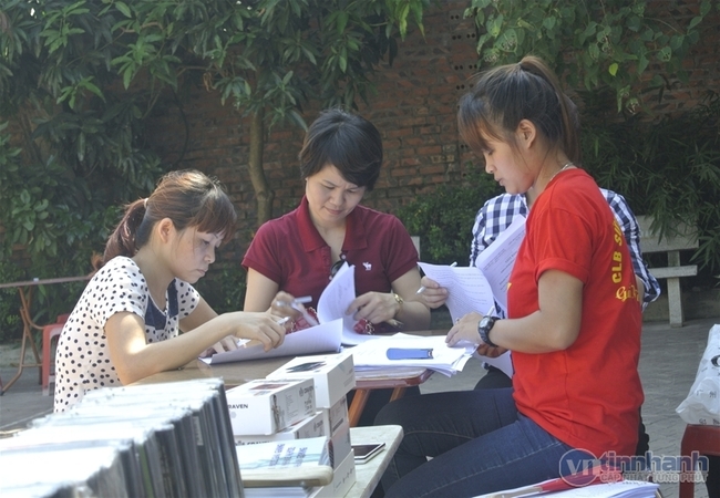 300 em học sinh lên chùa học đạo đức vào ngày Tết thiếu nhi