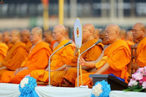 Thái Lan: Chùm ảnh 100 nghìn vị Tăng khất thực tại Tu viện Dhammakaya