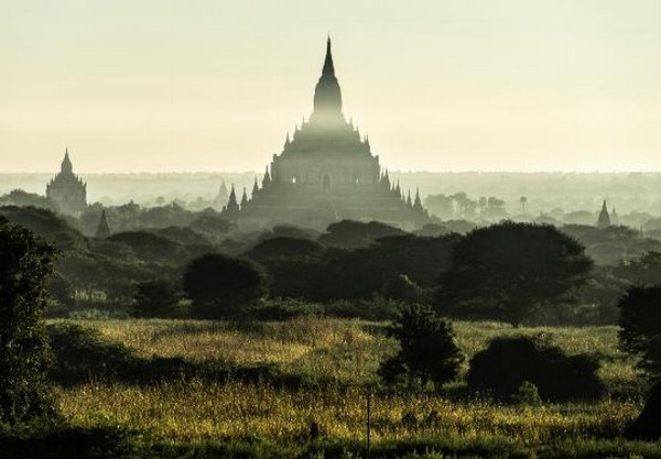 Myanmar: Chùm ảnh Ngôi Cổ tự Shwesantaw đầy quyến rũ khi ánh bình minh tỏa rạng