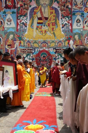 Bhutan: Chùm ảnh lễ Khai tâm đặt tên Hoàng tử theo nghi thức Phật Giáo