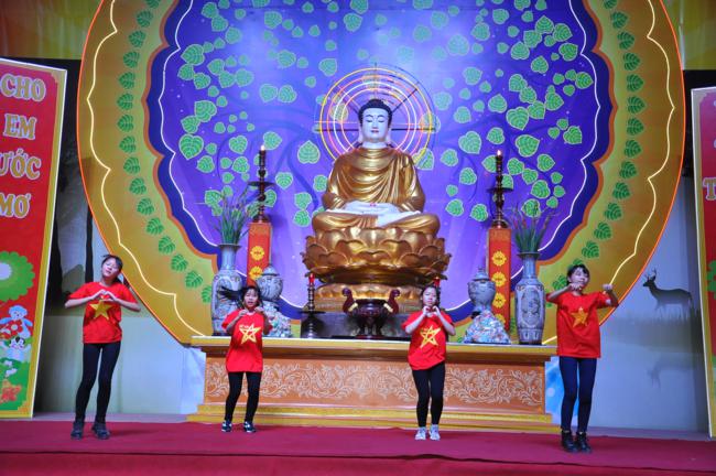 Hà Nội: Đêm văn nghệ mừng ngày Quốc tế thiếu nhi tại chùa Bằng