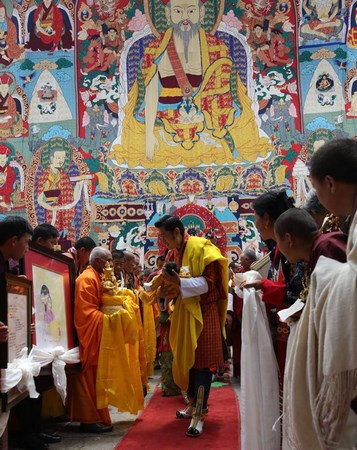 Bhutan: Chùm ảnh lễ Khai tâm đặt tên Hoàng tử theo nghi thức Phật Giáo