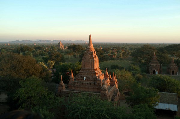 Myanmar: Chùm ảnh Ngôi Cổ tự Shwesantaw đầy quyến rũ khi ánh bình minh tỏa rạng