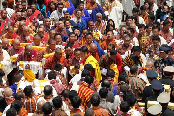 Bhutan: Chùm ảnh lễ Khai tâm đặt tên Hoàng tử theo nghi thức Phật Giáo