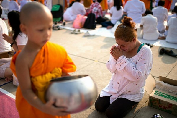 Thái Lan: Chùm ảnh 100 nghìn vị Tăng khất thực tại Tu viện Dhammakaya