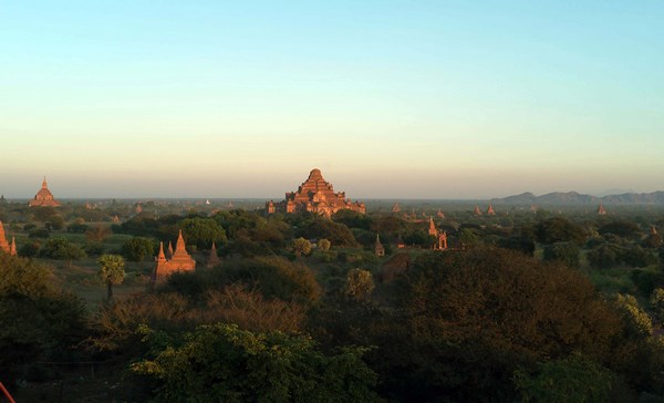 Myanmar: Chùm ảnh Ngôi Cổ tự Shwesantaw đầy quyến rũ khi ánh bình minh tỏa rạng