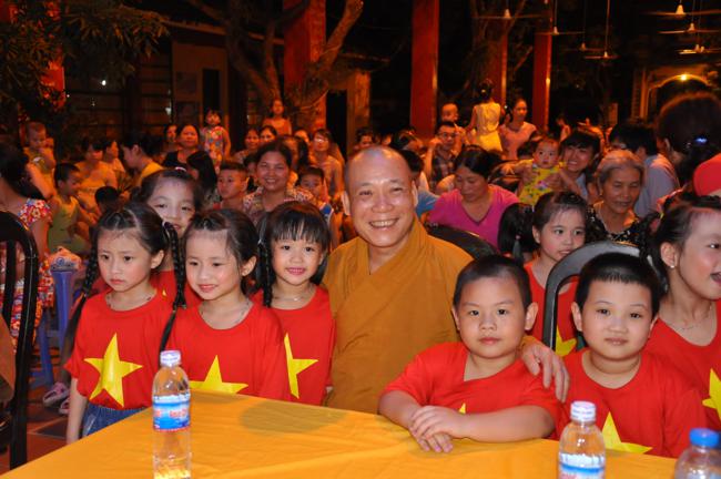 Hà Nội: Đêm văn nghệ mừng ngày Quốc tế thiếu nhi tại chùa Bằng