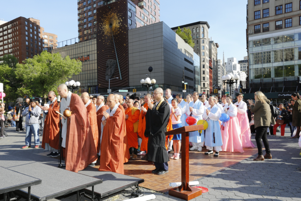 Hoa Kỳ: Thiền phái Tào Khê, Korea kính mừng Phật đản tại Manhattan, New York