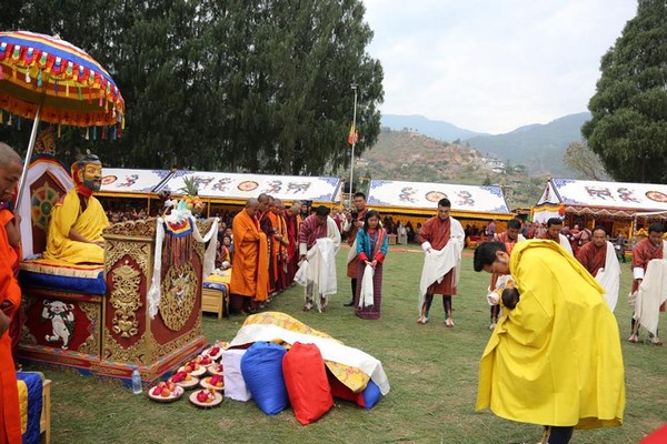 Bhutan: Chùm ảnh lễ Khai tâm đặt tên Hoàng tử theo nghi thức Phật Giáo