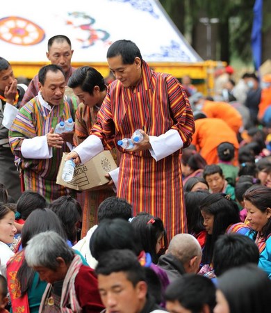 Bhutan: Chùm ảnh lễ Khai tâm đặt tên Hoàng tử theo nghi thức Phật Giáo