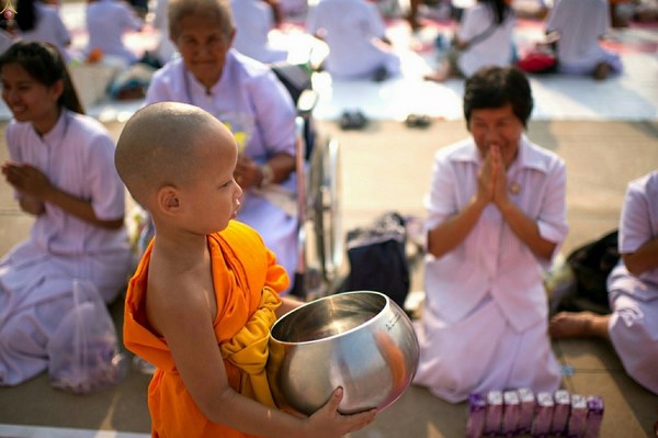 Thái Lan: Chùm ảnh 100 nghìn vị Tăng khất thực tại Tu viện Dhammakaya
