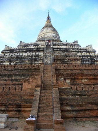 Myanmar: Chùm ảnh Ngôi Cổ tự Shwesantaw đầy quyến rũ khi ánh bình minh tỏa rạng