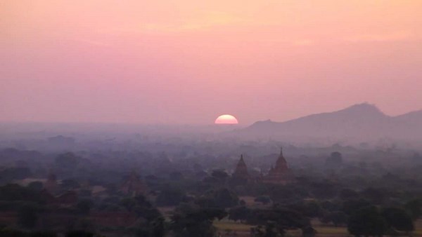Myanmar: Chùm ảnh Ngôi Cổ tự Shwesantaw đầy quyến rũ khi ánh bình minh tỏa rạng