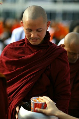 Thái Lan: Chùm ảnh 100 nghìn vị Tăng khất thực tại Tu viện Dhammakaya