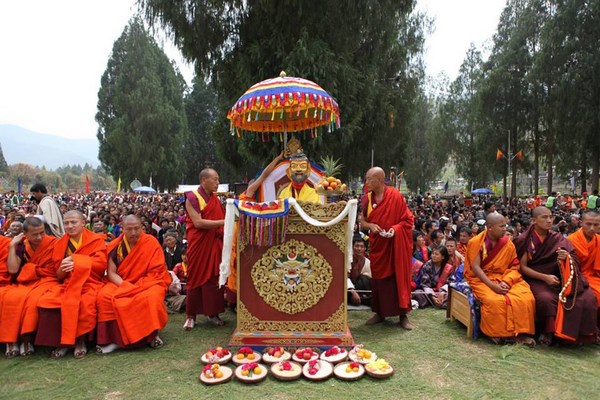 Bhutan: Chùm ảnh lễ Khai tâm đặt tên Hoàng tử theo nghi thức Phật Giáo