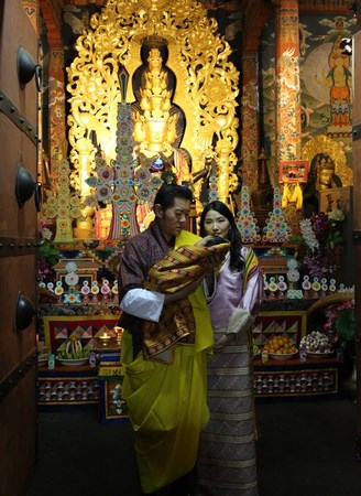 Bhutan: Chùm ảnh lễ Khai tâm đặt tên Hoàng tử theo nghi thức Phật Giáo