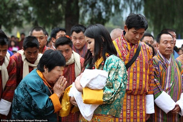 Bhutan: Chùm ảnh lễ Khai tâm đặt tên Hoàng tử theo nghi thức Phật Giáo