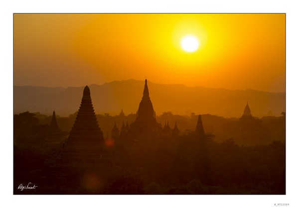 Myanmar: Chùm ảnh Ngôi Cổ tự Shwesantaw đầy quyến rũ khi ánh bình minh tỏa rạng