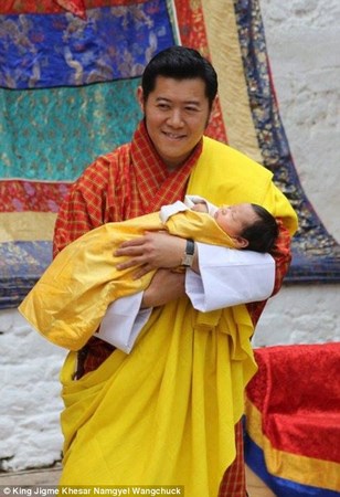 Bhutan: Chùm ảnh lễ Khai tâm đặt tên Hoàng tử theo nghi thức Phật Giáo