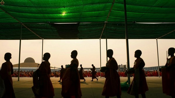 Thái Lan: Chùm ảnh 100 nghìn vị Tăng khất thực tại Tu viện Dhammakaya