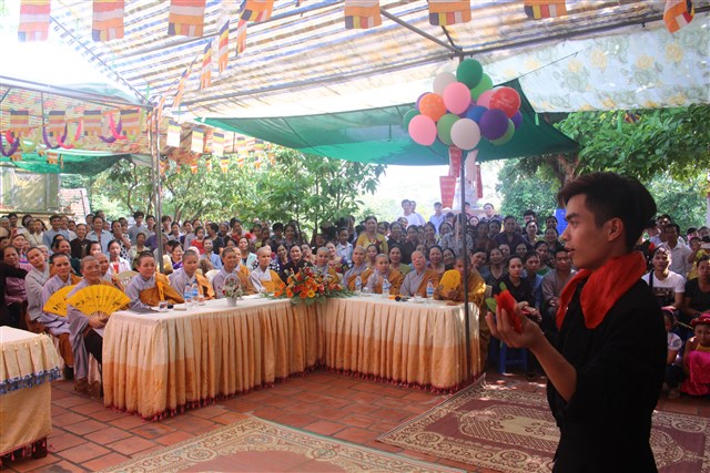 Thanh Hóa: Chùa Linh Giang kính mừng Phật đản PL: 2560