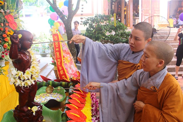 Thanh Hóa: Chùa Linh Giang kính mừng Phật đản PL: 2560