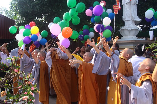 Thanh Hóa: Chùa Linh Giang kính mừng Phật đản PL: 2560