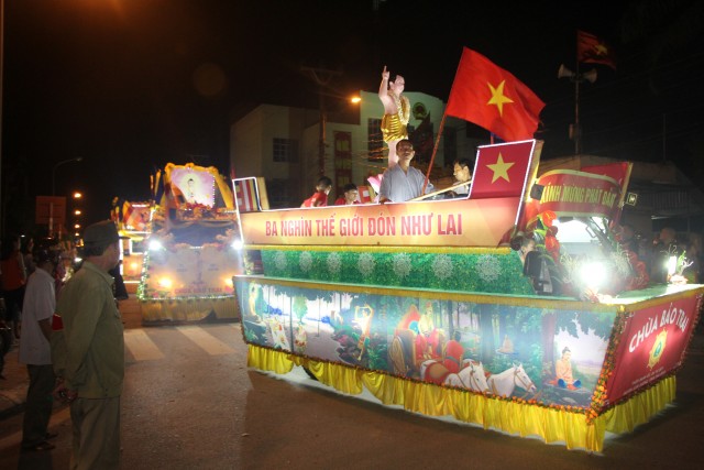 Thái Bình: Lễ diễu hành xe hoa và chương trình văn nghệ mừng Phật đản