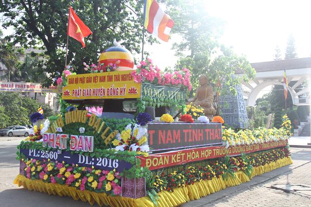 Chùm ảnh Phật giáo Thái Nguyên diễu hành xe hoa chào mừng khánh đản PL 2560- DL 2016