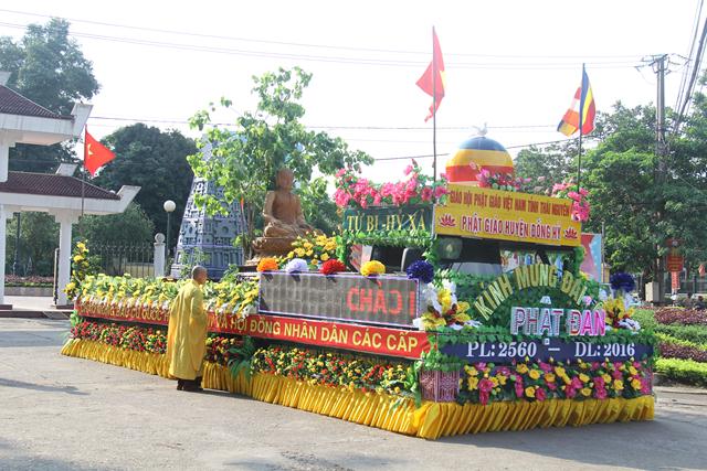 Chùm ảnh Phật giáo Thái Nguyên diễu hành xe hoa chào mừng khánh đản PL 2560- DL 2016