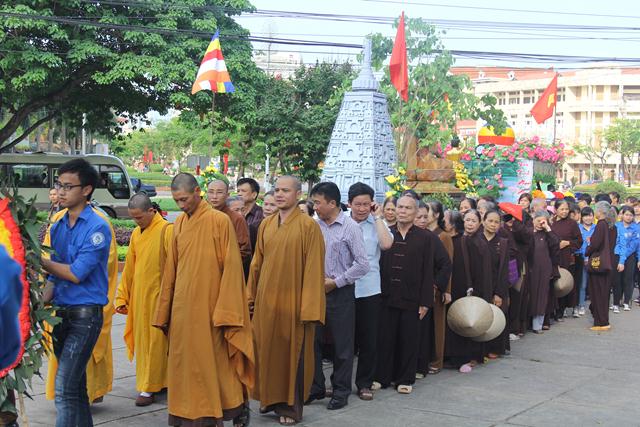 Chùm ảnh Phật giáo Thái Nguyên diễu hành xe hoa chào mừng khánh đản PL 2560- DL 2016